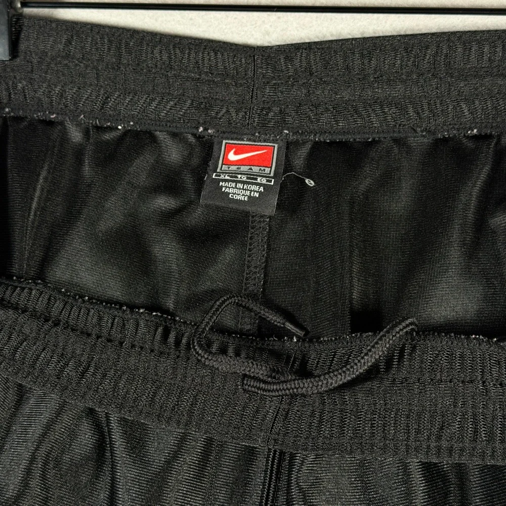 Nike Team Sacramento Kings Basketball Shorts Mens XL Black Purple Vintage 2001